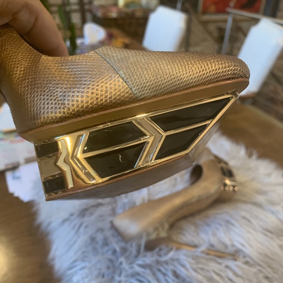 Golden pump - Picture 8 of 8